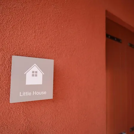 Farm House מלון *