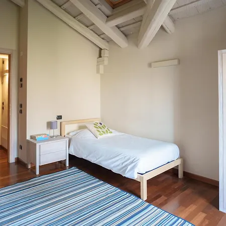 Farm House 론카데