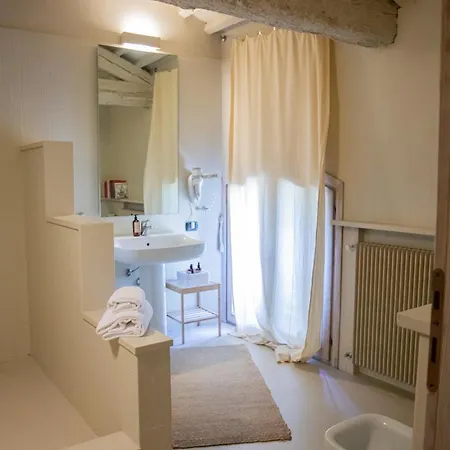 Hotel Farm House *