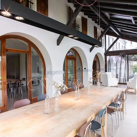 فندق Farm House *