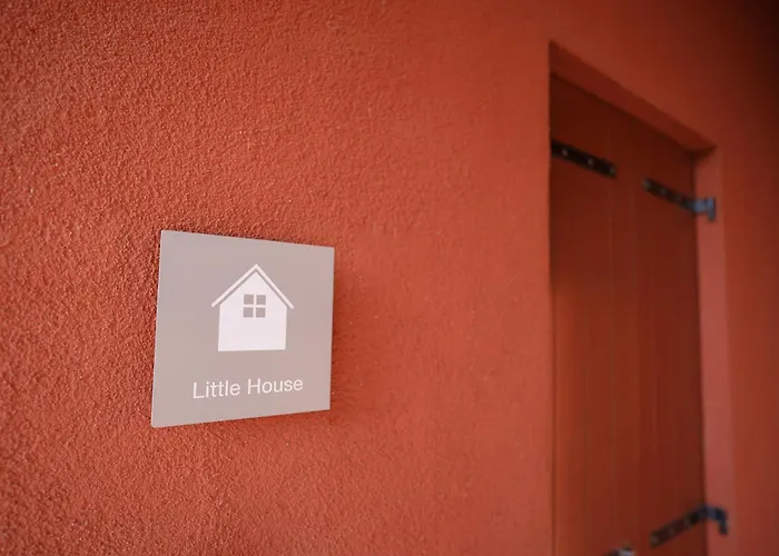 Farm House מלון *