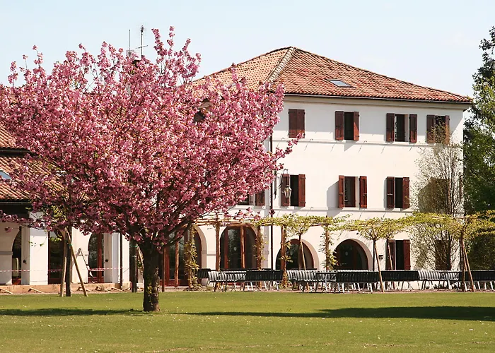 מלון Farm House *