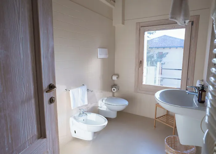 Farm House Hotel *